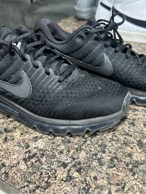 Nike Men’s Black Athletic Running Sneakers